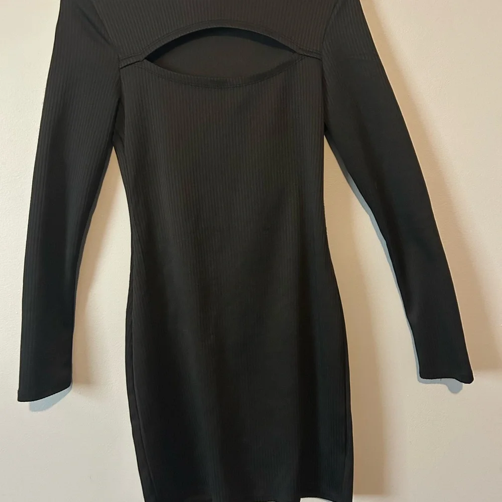 Rewind Black Elegant Cleavage Cutout Long Sleeve Bodycon Form Fitting Dress - Picture 3 of 8